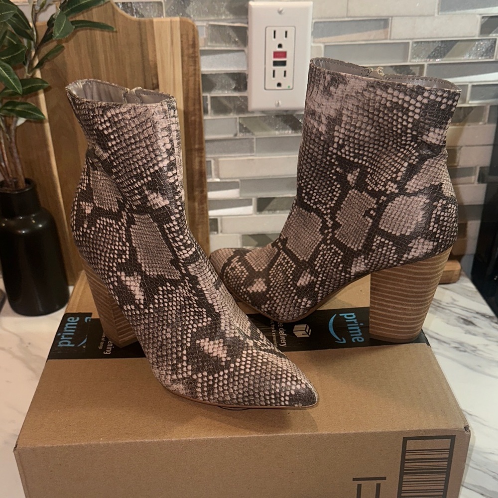 Snake-Print Pointed Toe Ankle Western Boots - Brown/Tan